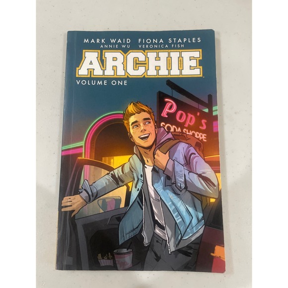 Archie #1 (Archie Comic Publications, Inc., 2016) Mark Waid and Fiona Staples - Picture 1 of 3